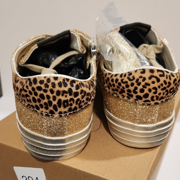 NIB Vintage Havana Alive VHK Gold Sneakers Sz5 - Picture 4 of 7